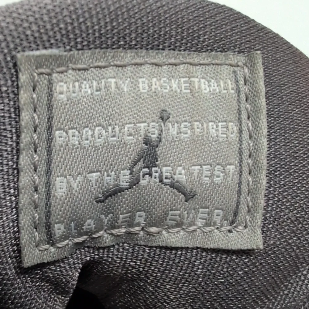 Nike Air Jordan 11 Retro Cool Gray Kids Size 11C - Picture 10 of 16